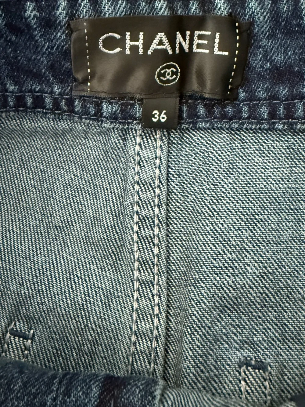 CHANEL Boyfriend Baggy Wide Leg Denim Jeans with CC side detail - Picture 4 of 4